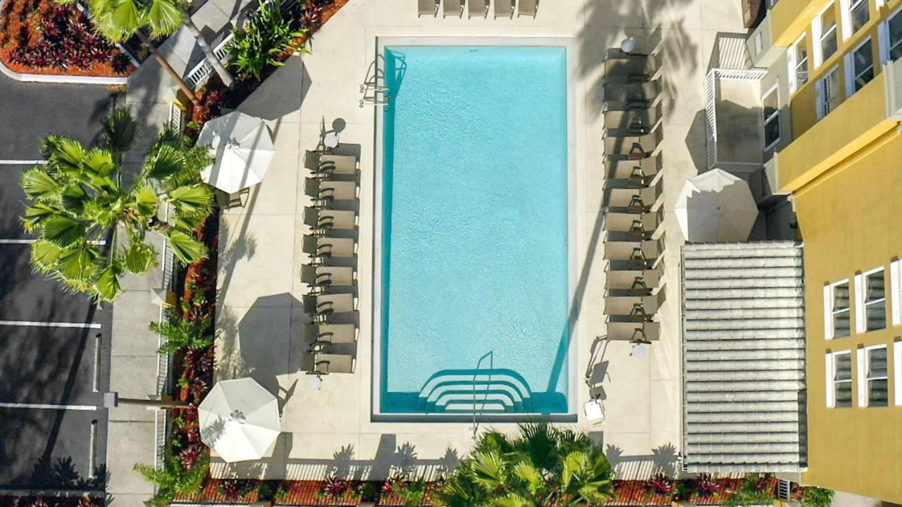 Galleria Palms Orlando - Free Theme Park Shuttles 3*